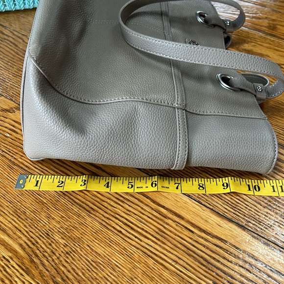 Taupe color leather tote.  Lots of pockets inside and out. - Picture 11 of 12